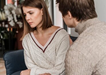 Związki, które ranią. Dlaczego wciąż wybieramy te same schematy?