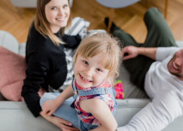 Miłość, konflikty i bliskość - co dzieci obserwują w domu?